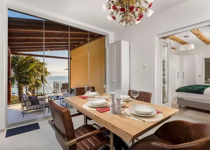 Veranda - Seaview Apartment *